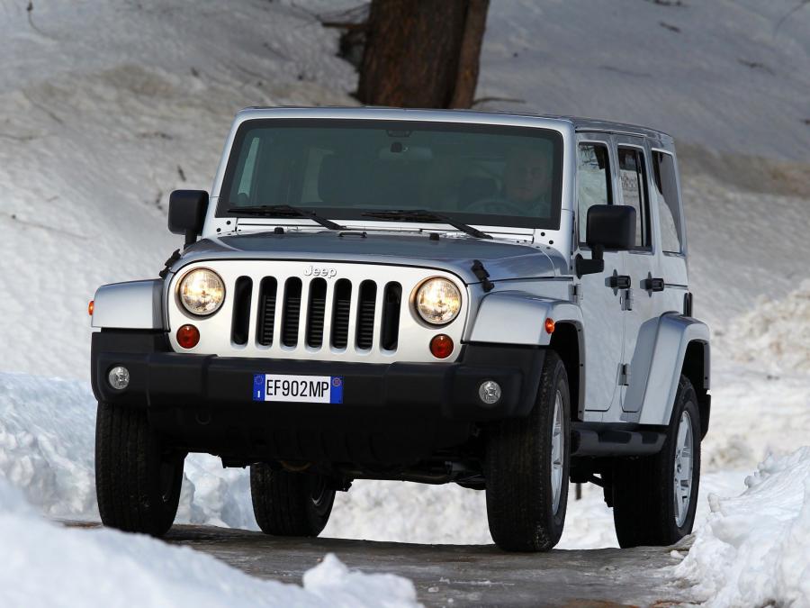 Jeep Wrangler Sahara Unlimited 2011 года  (EU) (фото 28 из 30)